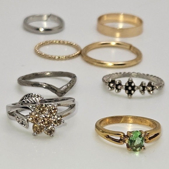 🟢3/$19🟢 Mixed Costume Ring Lot Various Sizes Gold Silver Gemstones - Picture 4 of 7